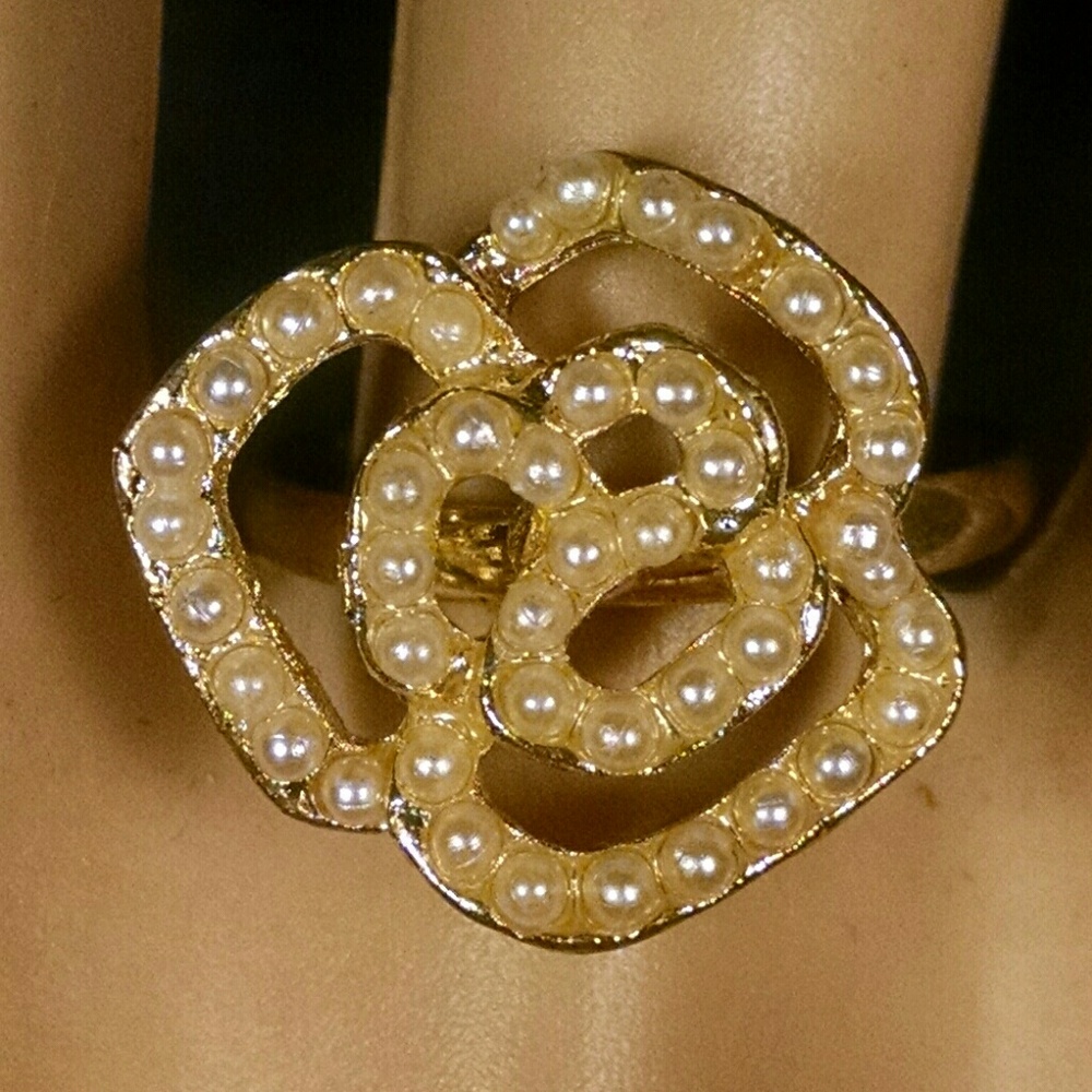 Beautiful Rose Faux Pearl Ring